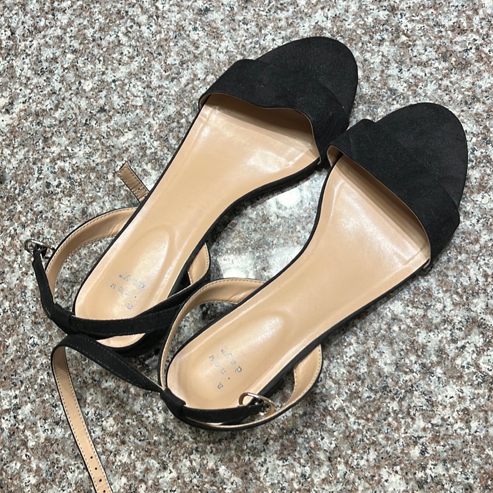 Small heeled sandal